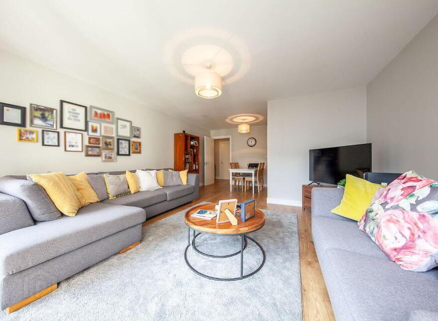 Apt 273, Block E, Castleforbes Square, IFSC, Ifsc, D01CC43