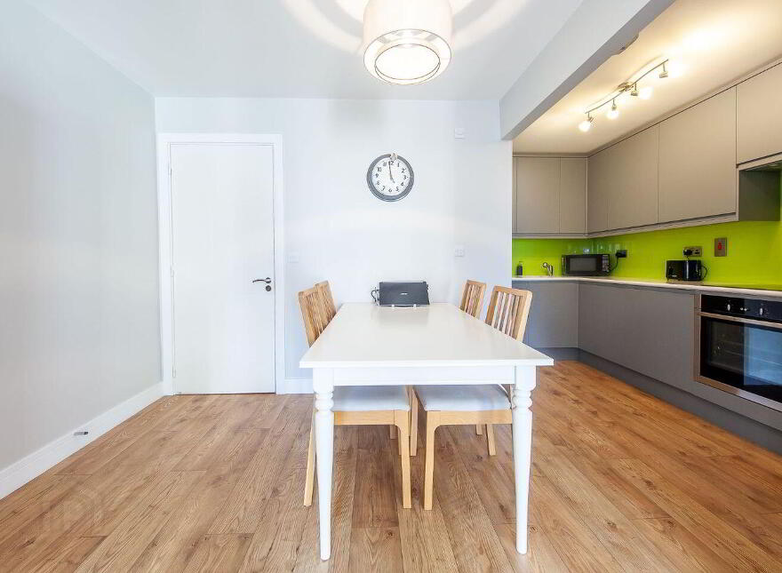 Apt 273, Block E, Castleforbes Square, IFSC, Ifsc, D01CC43