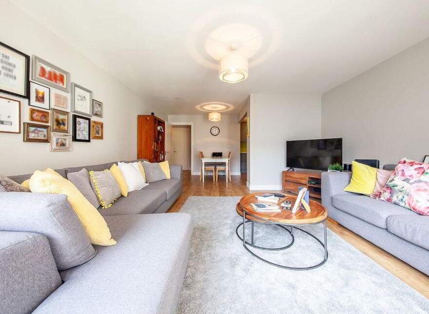 Apt 273, Block E, Castleforbes Square, IFSC, Ifsc, D01CC43