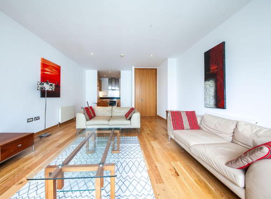 Apt 31 Saunders House, Spencer Dock, Ifsc, Ifsc, D01H1W1