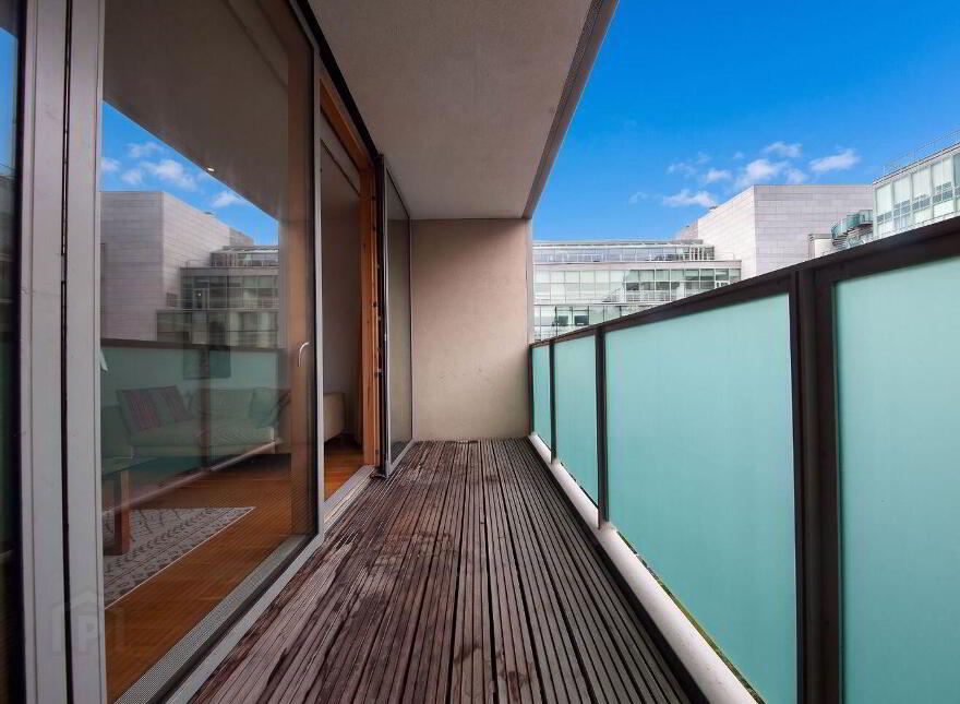 Apt 31 Saunders House, Spencer Dock, Ifsc, Ifsc, D01H1W1