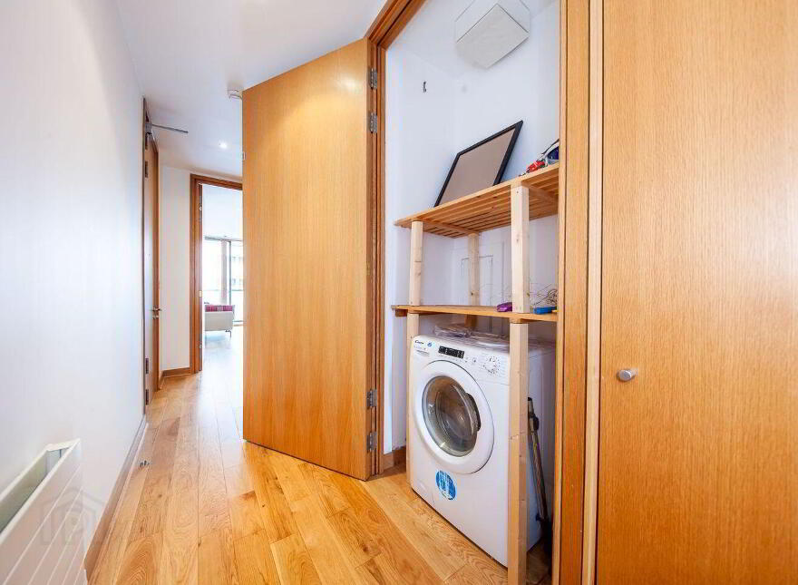 Apt 31 Saunders House, Spencer Dock, Ifsc, Ifsc, D01H1W1