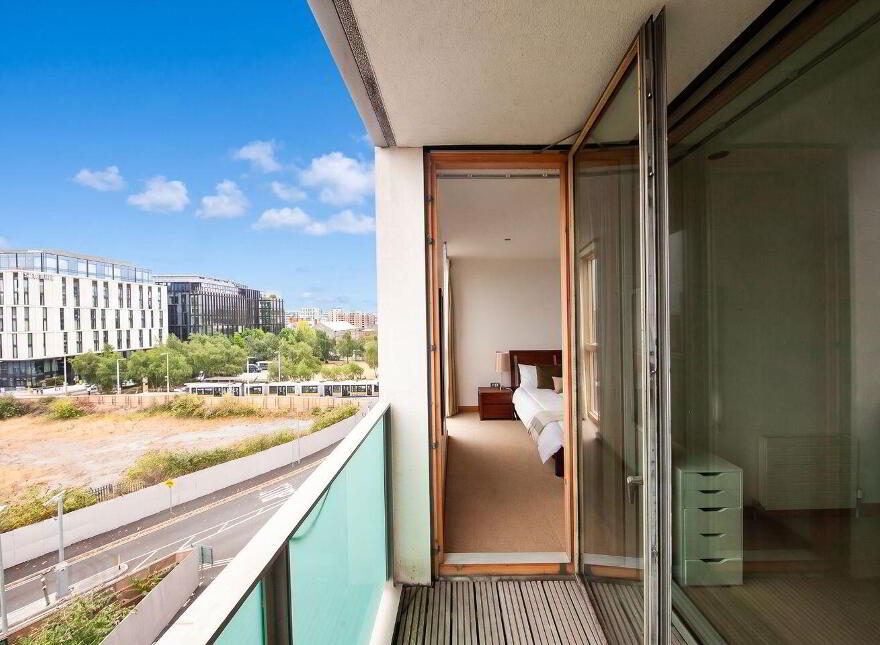 Apt 31 Saunders House, Spencer Dock, Ifsc, Ifsc, D01H1W1