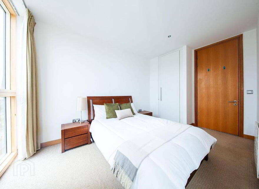Apt 31 Saunders House, Spencer Dock, Ifsc, Ifsc, D01H1W1