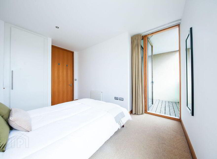Apt 31 Saunders House, Spencer Dock, Ifsc, Ifsc, D01H1W1
