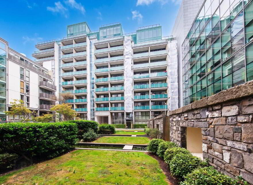 Apt 31 Saunders House, Spencer Dock, Ifsc, Ifsc, D01H1W1