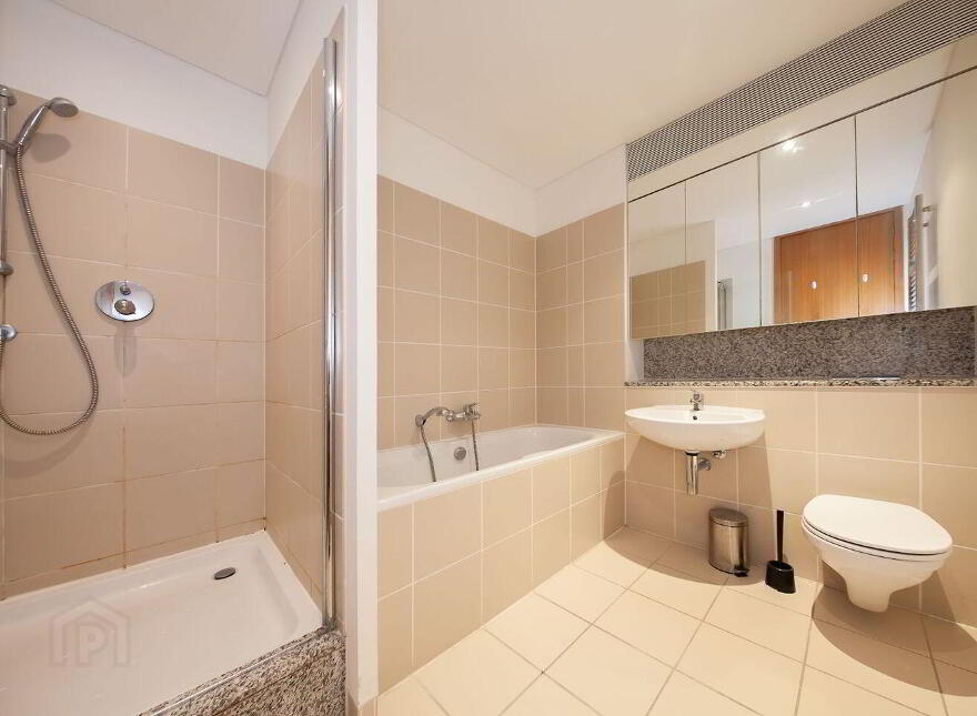 Apt 31 Saunders House, Spencer Dock, Ifsc, Ifsc, D01H1W1