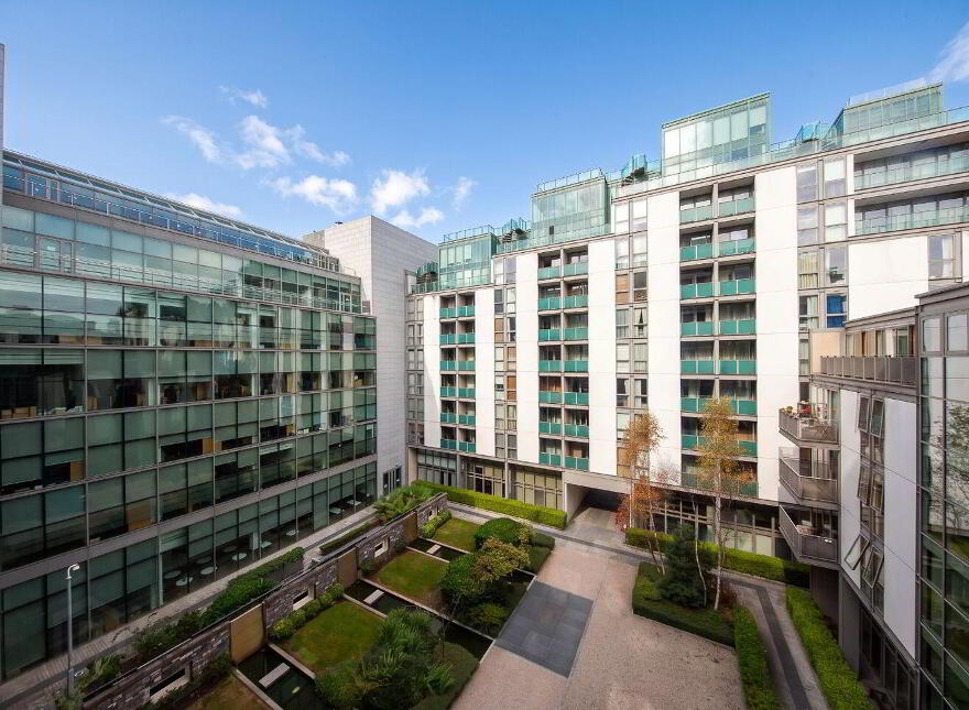Apt 31 Saunders House, Spencer Dock, Ifsc, Ifsc, D01H1W1