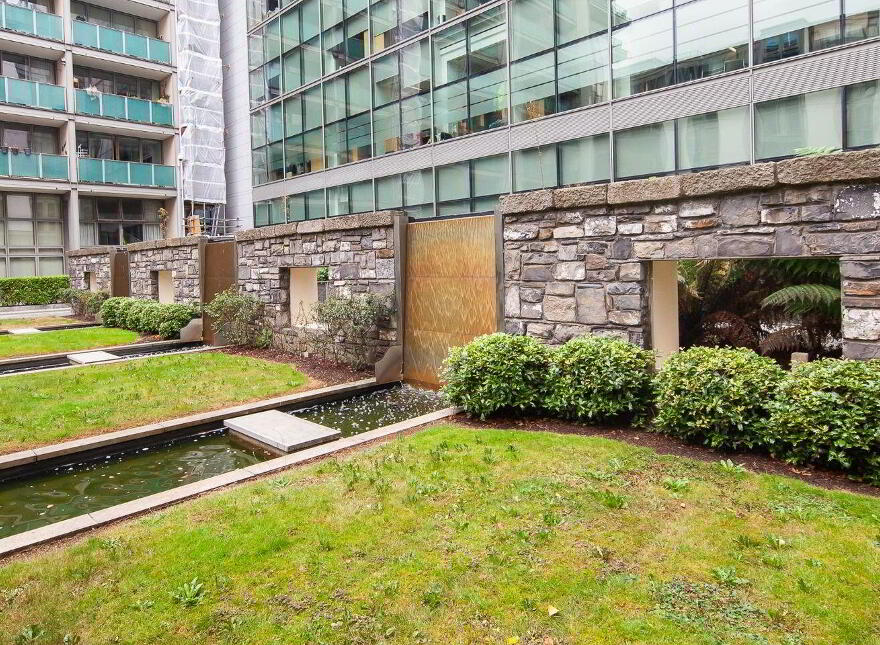 Apt 31 Saunders House, Spencer Dock, Ifsc, Ifsc, D01H1W1