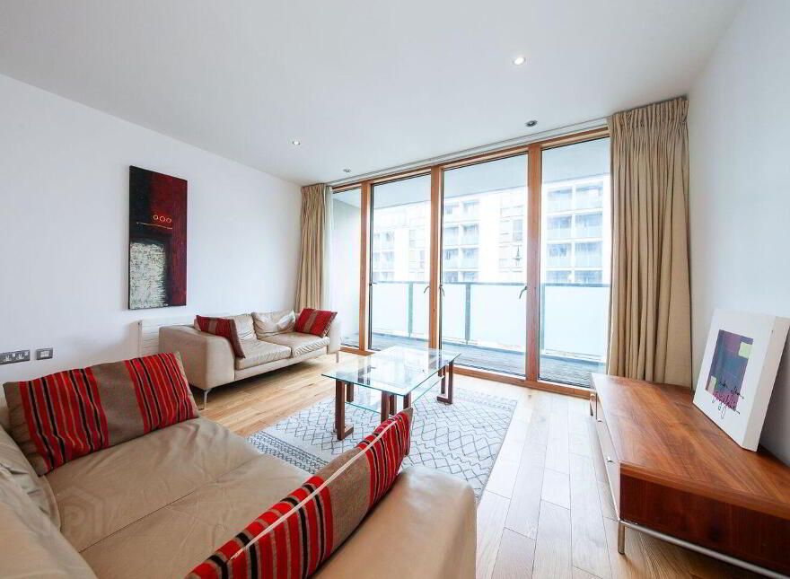 Apt 31 Saunders House, Spencer Dock, Ifsc, Ifsc, D01H1W1