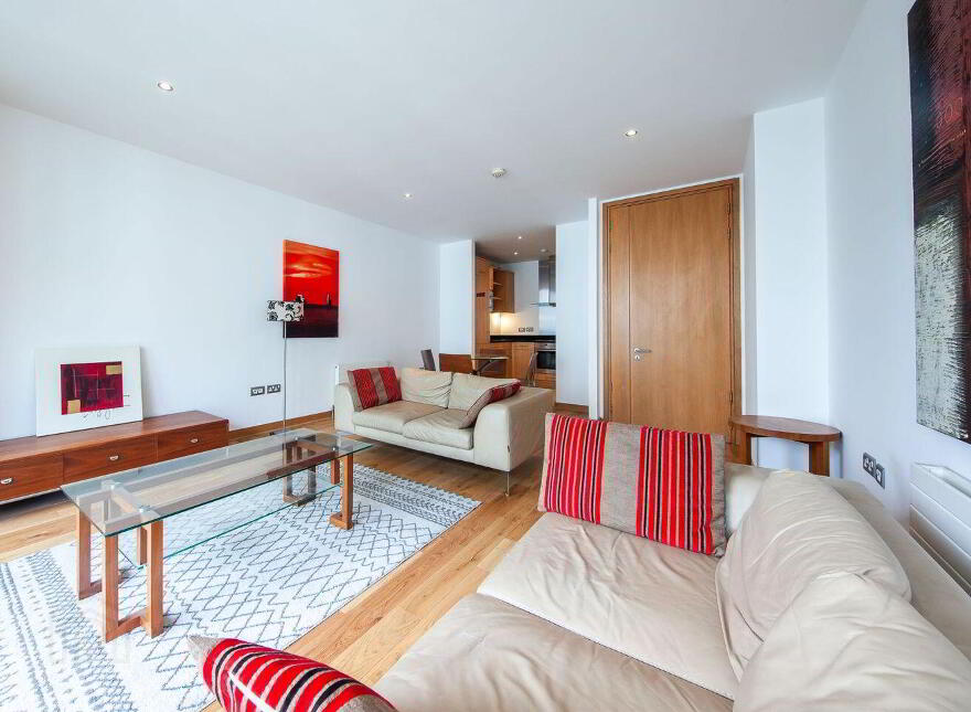 Apt 31 Saunders House, Spencer Dock, Ifsc, Ifsc, D01H1W1