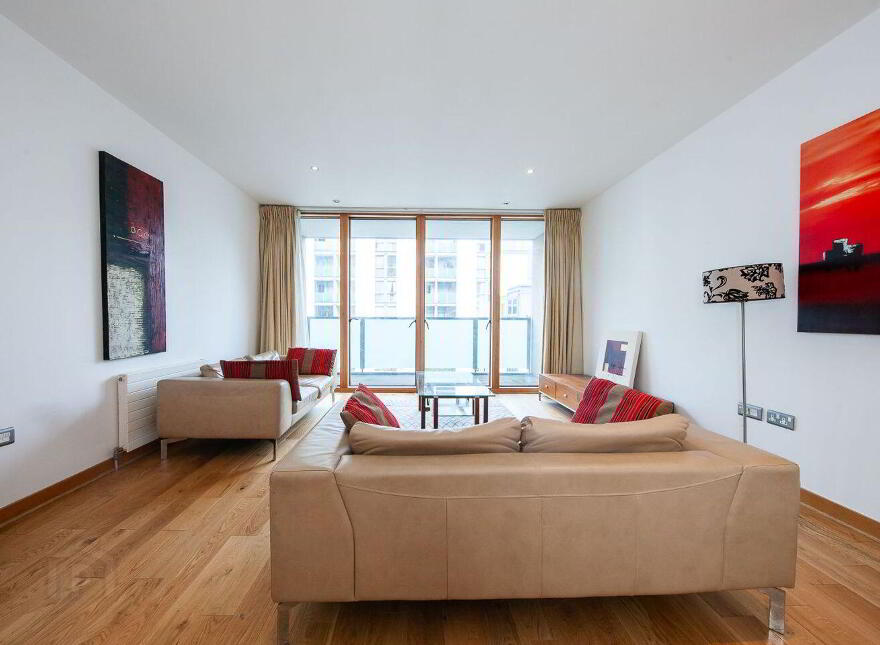 Apt 31 Saunders House, Spencer Dock, Ifsc, Ifsc, D01H1W1
