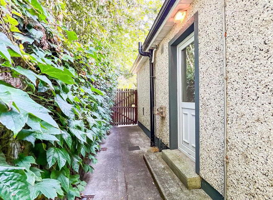 'Post Knott', No. 4 Oaklawns, Paulstown, R95E628