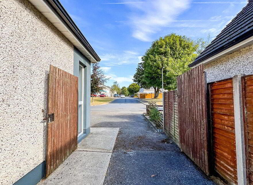 'Post Knott', No. 4 Oaklawns, Paulstown, R95E628