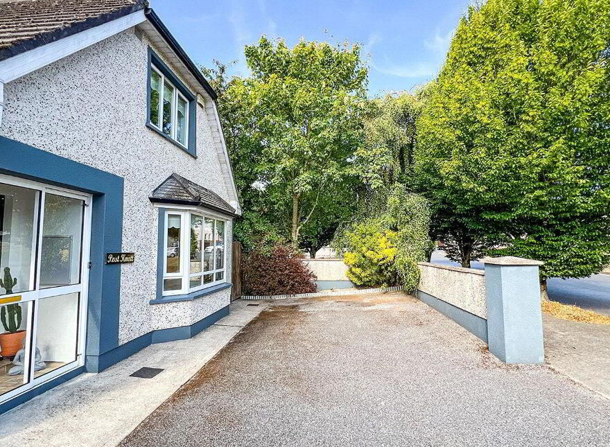 'Post Knott', No. 4 Oaklawns, Paulstown, R95E628