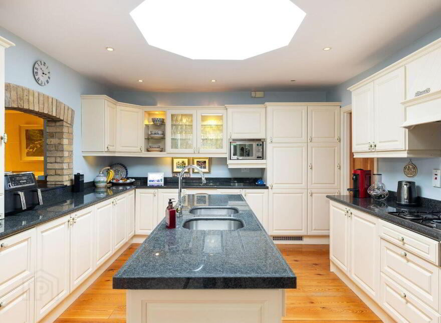 Moorea, Kerrymount Avenue, Foxrock, Foxrock, D18Y1X9