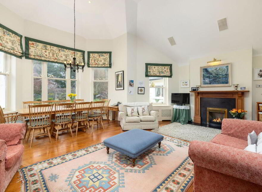 Moorea, Kerrymount Avenue, Foxrock, Foxrock, D18Y1X9