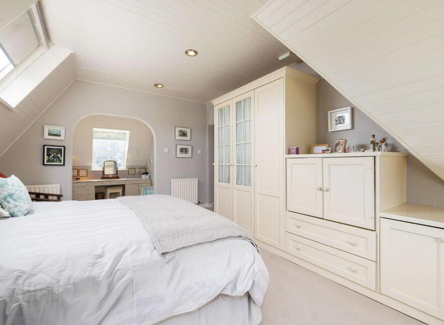 Moorea, Kerrymount Avenue, Foxrock, Foxrock, D18Y1X9