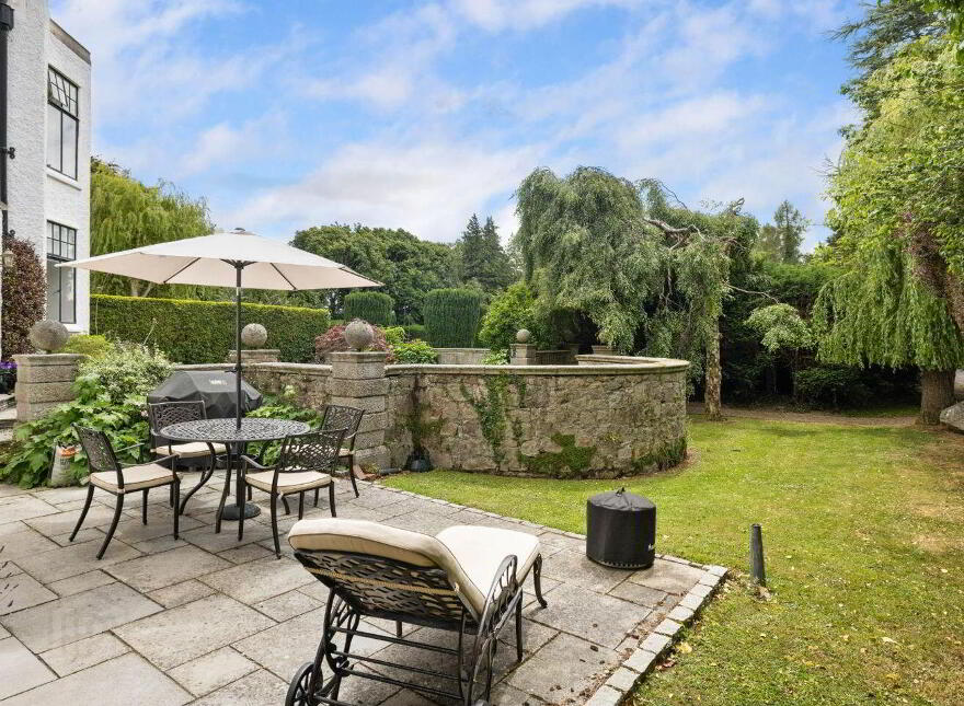 Kilteragh House, 6 Kilteragh Pines, Foxrock, Foxrock, D18K8Y2