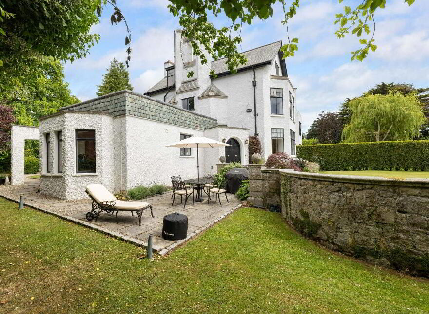 Kilteragh House, 6 Kilteragh Pines, Foxrock, Foxrock, D18K8Y2