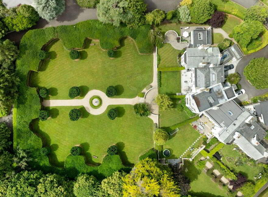 Kilteragh House, 6 Kilteragh Pines, Foxrock, Foxrock, D18K8Y2