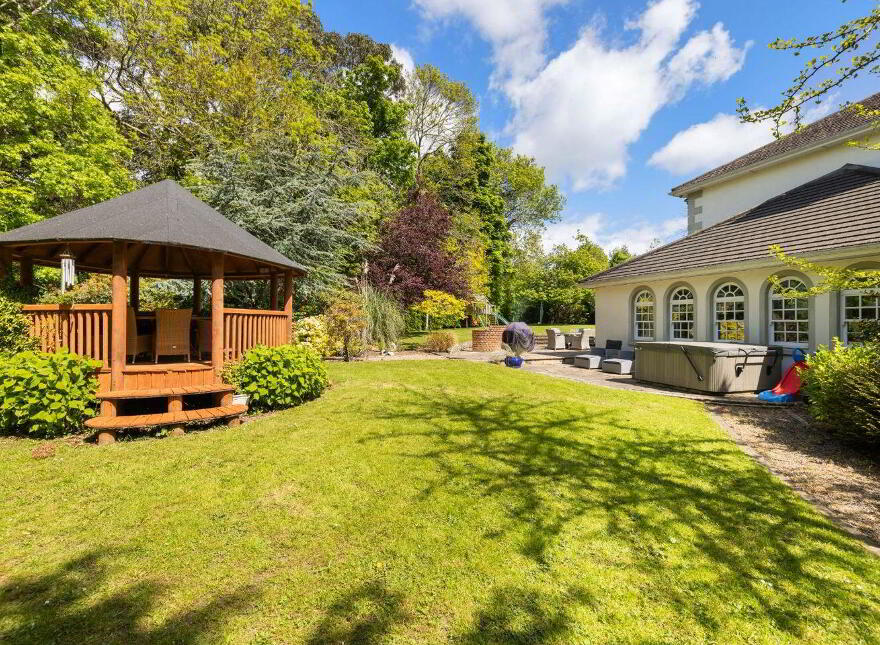 Marble Hall, Ferndale Glen, Rathmichael, D18YW13
