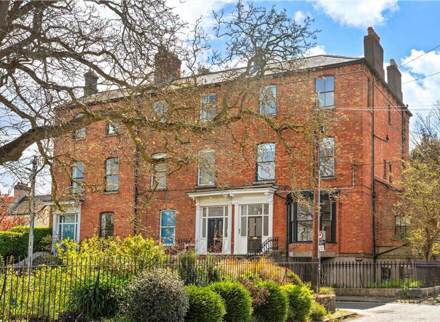 Top Floor Apartment, 1 Eaton Square, Monkstown, A94XP27
