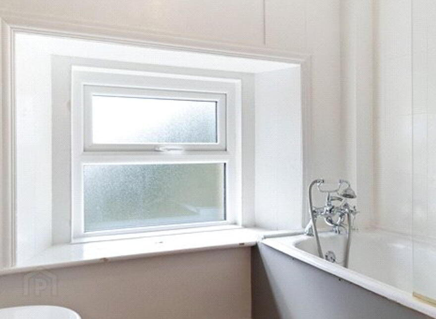 Top Floor Apartment, 1 Eaton Square, Monkstown, A94XP27