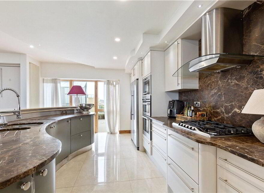 Penthouse, 215 Beechwood Court, Blackrock, Blackrock, A94CX97