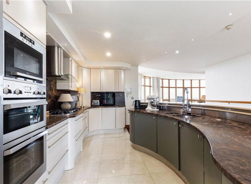 Penthouse, 215 Beechwood Court, Blackrock, Blackrock, A94CX97