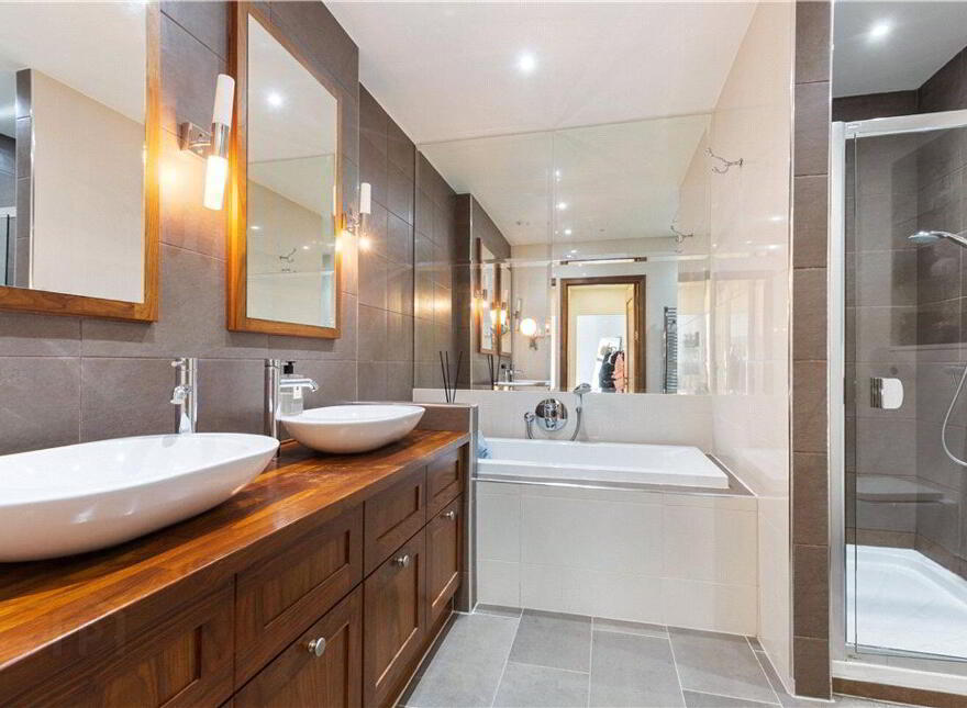 Penthouse, 215 Beechwood Court, Blackrock, Blackrock, A94CX97