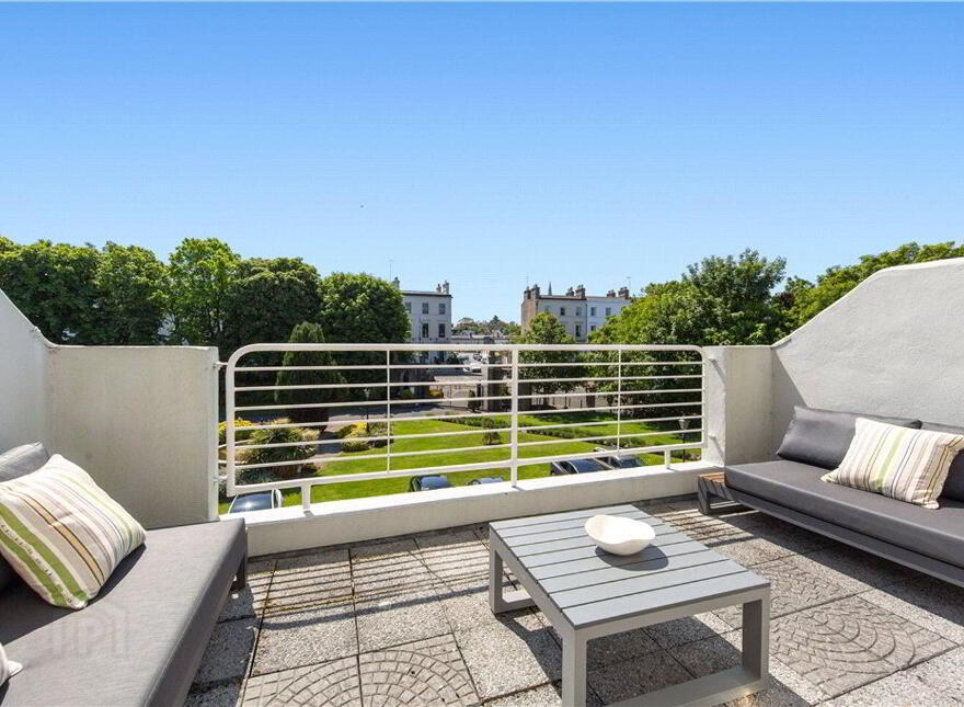 15 Salthill, Monkstown, A94XK27