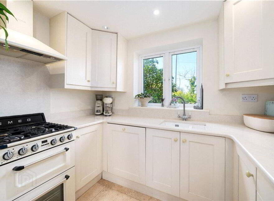 Coastguard Lodge, Britfieldstown, Robert's Cove, Cork, P17E627
