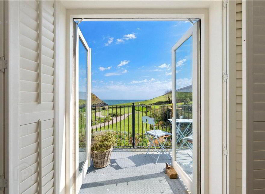 Coastguard Lodge, Britfieldstown, Robert's Cove, Cork, P17E627
