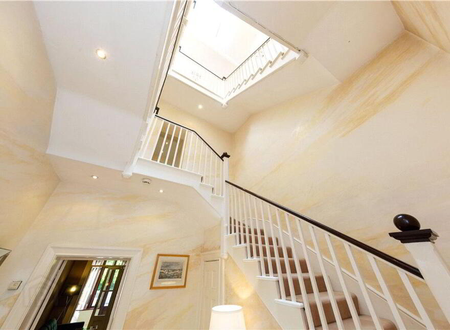 84 Ailesbury Road, Ballsbridge, Ballsbridge, D04Y8X0