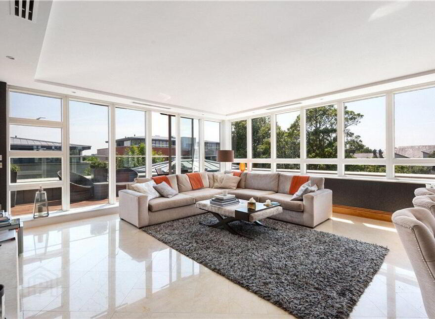 Penthouse, 70/80 Shrewsbury Square, Sandymount Avenue, Ballsbridge, Ballsbridge, D04HH02