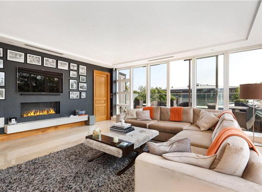 Penthouse, 70/80 Shrewsbury Square, Sandymount Avenue, Ballsbridge, Ballsbridge, D04HH02