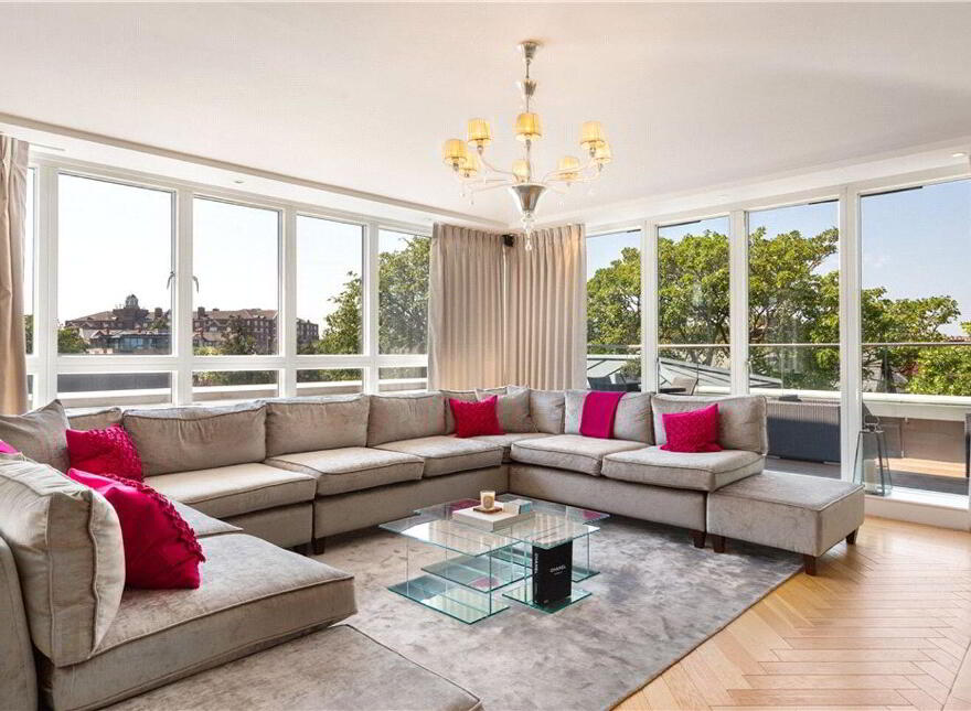 Penthouse, 70/80 Shrewsbury Square, Sandymount Avenue, Ballsbridge, Ballsbridge, D04HH02