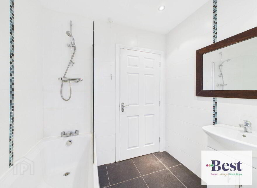 Apartment 6 96-98 Glenarm Road, Larne, BT40 1DS