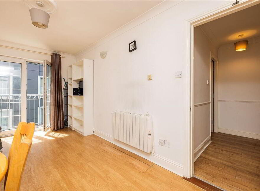 Apartment 6 Aston Abbey 10 Aston Quay, Temple Bar, Temple Bar, D02A592