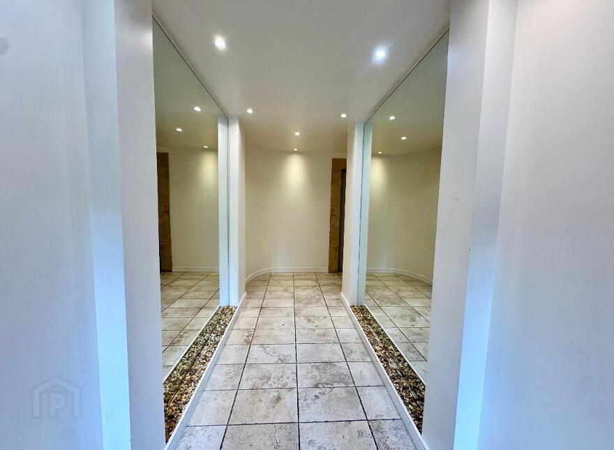 Apt 8, 16 Deramore Park, Belfast, BT9 5JU