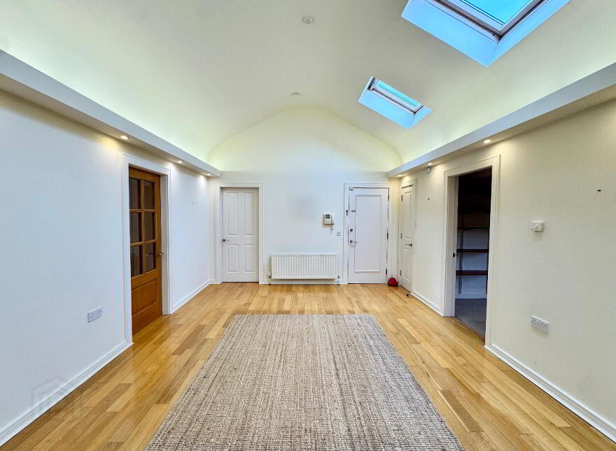 Apt 8, 16 Deramore Park, Belfast, BT9 5JU