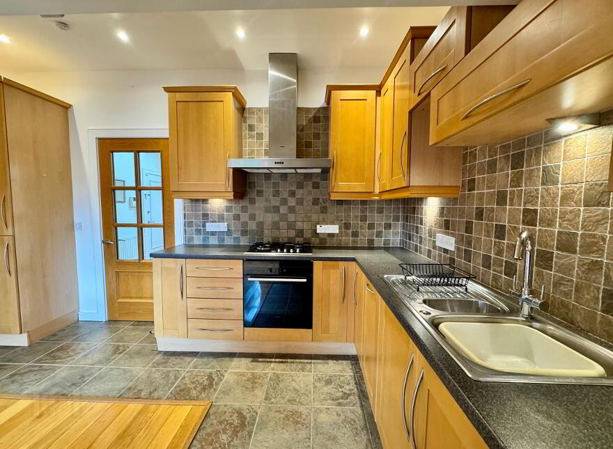Apt 8, 16 Deramore Park, Belfast, BT9 5JU