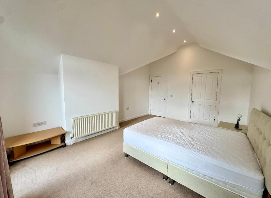 Apt 8, 16 Deramore Park, Belfast, BT9 5JU