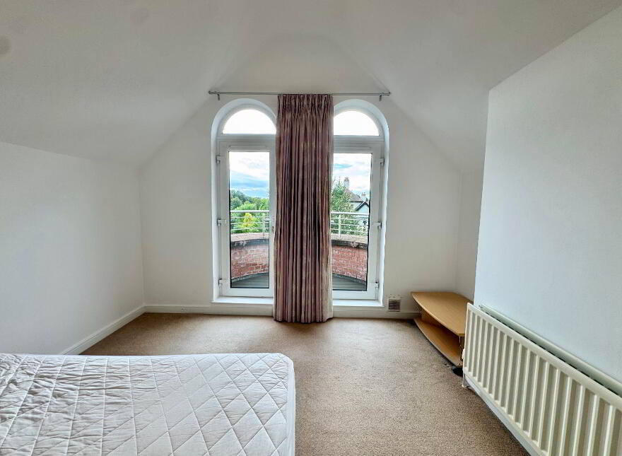 Apt 8, 16 Deramore Park, Belfast, BT9 5JU