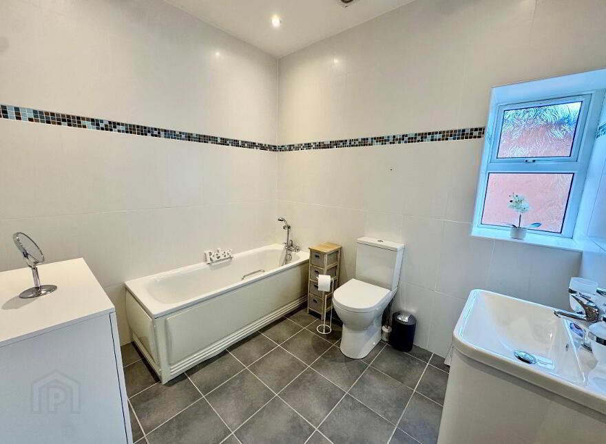 Apt 8, 16 Deramore Park, Belfast, BT9 5JU