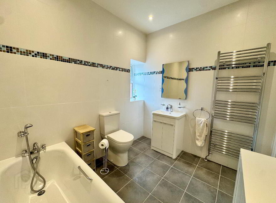 Apt 8, 16 Deramore Park, Belfast, BT9 5JU