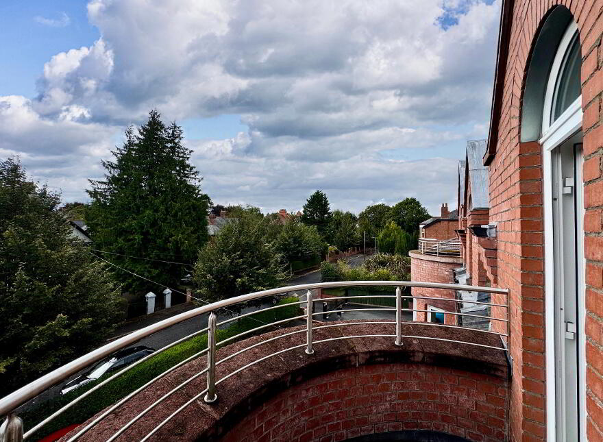 Apt 8, 16 Deramore Park, Belfast, BT9 5JU