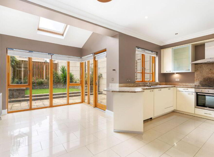 207 Trimbleston, Goatstown Road, Goatstown, Goatstown, D14F593