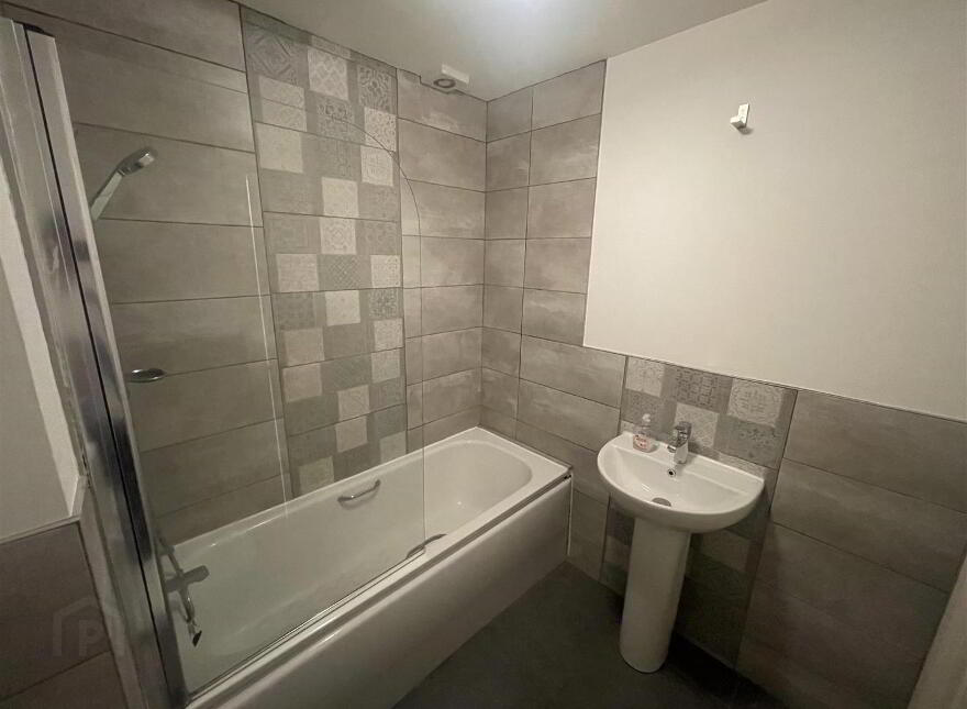 Apt 40, 12 Old Brewery Lane, Glen Road, Belfast, BT11 8QY